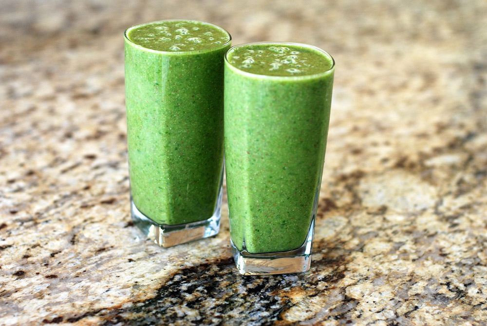 Green Smoothie with Pear, Spinach & Ginger